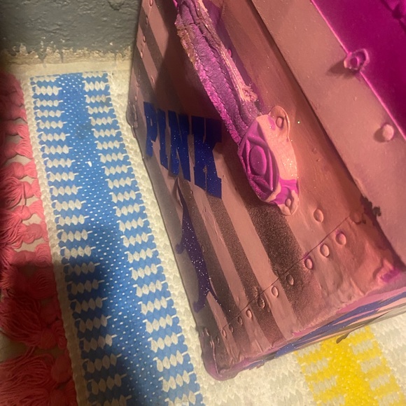 PINK - Picture 3 of 4